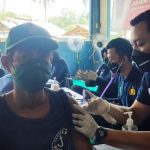 Polda Banten dan Akabri 1999 Vaksinasi Masyarakat Pulau Terluar.(ist) Portalkota.id