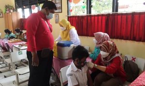 BIN Gelar Vaksin Anak di SD Al Itqon Kabupaten Tangerang.(ika) portalkota.id