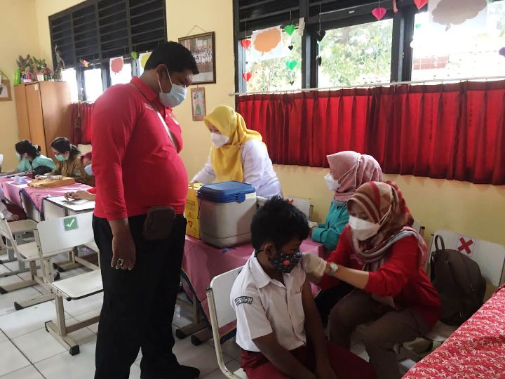 BIN Gelar Vaksin Anak di SD Al Itqon Kabupaten Tangerang.(ika) portalkota.id