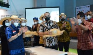 Bupati Tangerang Kenalkan Topi Bambu Sebagai Budaya dan Kearifan Lokal.(ist) portalkota.id