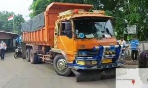 Belasan Truk Dipaksa Putar Balik di Jalan Raya Cadas Kukun.(ist) portalkota.id