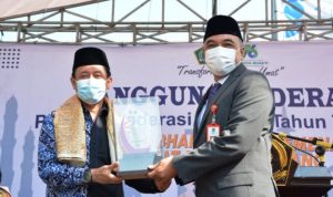 Bupati Zaki Terima Penghargaan dari Menteri Agama RI.(ist) portalkota.id