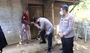 Kapolda Banten Berikan Bantuan Kepada Warga Terdampak Gempa.(ist) portalkota.id