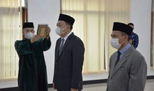 Lantik 2 Kepala Dinas, Bupati Zaki: Ciptakan Citra Aparatur Berakhlak dan Berorientasi Pelayanan.(ist) portalkota.id