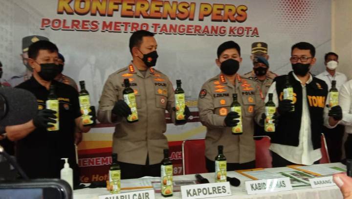 Polres Metro Tangerang Gagalkan Penyelundupan 12 Botol Sabu Cair Asal Meksiko.(ist) Portalkota.id