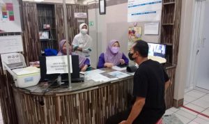 Pihak kepolisian sedang melakukan olah TKP. (ist) portalkota.id