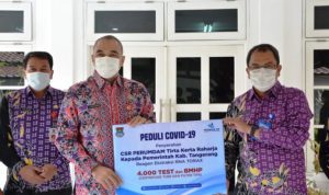 Bupati Tangerang Terima 4.000 Reagen PCR Dari Perumdam TKR.(ist) Portalkota.id