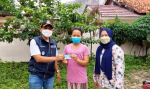 KTP Gratis dan Diantar ke Rumah, Warga Legok: Terima Kasih Pak Bupati.(ist) Portalkota.id