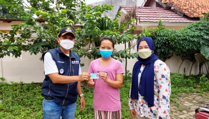 KTP Gratis dan Diantar ke Rumah, Warga Legok: Terima Kasih Pak Bupati.(ist) Portalkota.id