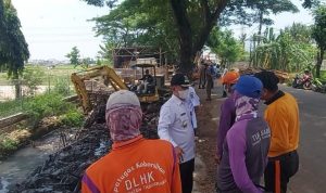 Pedagang Bongkar Lapak Masing-Masing secara Sukarela di Jalan Raya Pakuhaji.(ist) Portalkota.id