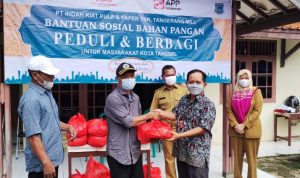 Berkah Ramadan, Ribuan Warga Dapat Paket Sembako PT Indah Kiat Tangerang.(ist) Portalkota.id