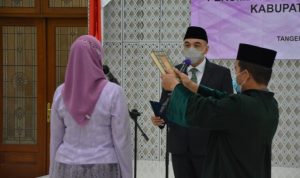 Bupati Zaki Lantik Finny Widiyanti Sebagai Direktur Utama Perumda Pasar NKR.(ist) Portalkota.id