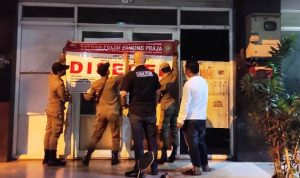 Tertibkan Tempat Hiburan Malam, Satpol PP Tangsel Sita Ratusan Miras.(ist) Portalkota.id