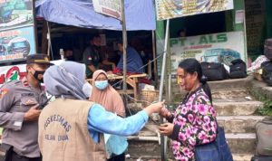 Pukesmas Kelapa Dua Bagikan Masker Gratis di Posko Mudik Lebaran.(ist) Portalkota.id
