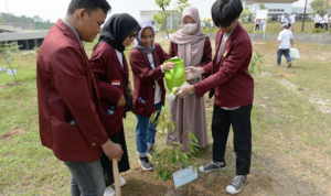 BCA dan UNTIRTA Tanam 3.000 Bibit Pohon, Dukung Upaya Penghijauan di Area Kampus.(ist) Portalkota.id