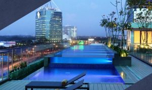 Fasilitas kolam renang di Hotel Santika Premiere Bintaro Tangerang Selatan.(ist) Portalkota.id