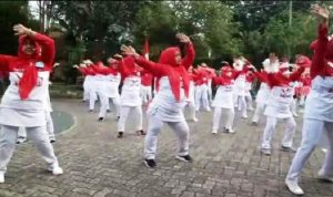Meriahkan HUT ke-77 RI, Ibu-ibu di Pakualam Lakukan Senam 'Merah-Putih'.(ist) Portalkota.id