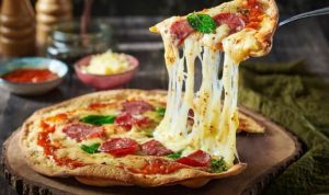 The Royale Krakatau Cilegon akan Gelar Cooking Class 13 Agustus Besok, Ajarkan Anak-anak Masak Pizza yang Lezat.(ist) Portalkota.id