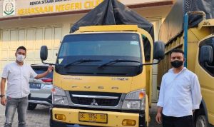 Kasus Penyalahgunaan BBM, Ditpolairud Polda Banten Serahkan Barang Bukti dan Tersangka ke Kejati.(ist) Portalkota.id
