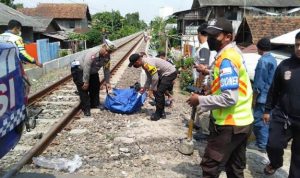 Gunakan Headset Saat Berkendara, Seorang Siswa Tewas Tertabrak Kereta di Cilegon.(ist) Portalkota.id