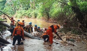 Pemkot Bersama Tim Gabungan Kebencanaan Lakukan Giat Bersih Sungai.(ist) Portalkota.id