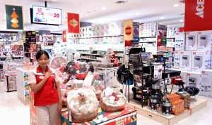 Perlengkapan Natal dan Tahun Baru di Ace Hardware Liivng Plaza Bintaro.(ist) Portalkota.id
