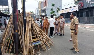 Petugas Gabungan Tertibkan PKL yang Jualan di Trotoar.(ist) Portalkota.id