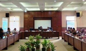 Ketua DPRD Kabupaten Tangerang Kholid Ismail melakukan audensi dengan warga Balaraja.(ist) Portalkota.id