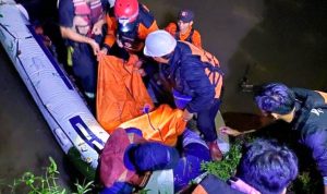 Pengendara Motor Tewas Usai Tercebur di Kali Angke Pamulang.(ist) Portalkota.id