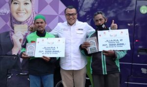 Direktur Eksekutif Muamalat Institute berfoto bersama Ojol juara lomba tahfidz Quran.(ist) Portalkota.id