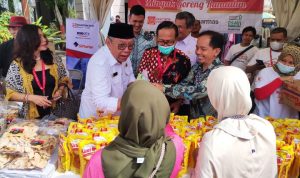 Meriahkan Ramadan, Indah Kiat Tangerang bersama Pemkot Tangsel Wakafkan Qur'an dan Bazar Minyak Goreng.(ist) Portalkota.id