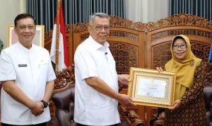 Pemkot Tangsel beri penghargaan ke Pemkab Tegal.(ist) Portalkota
