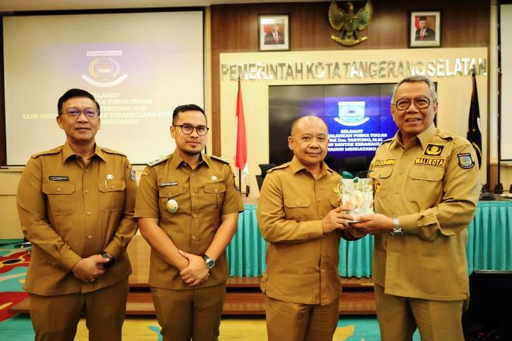 Asisten Daerah (Asda) III, Taryono resmi purna tugas menjadi Aparatur Sipil Negara (ASN) di Pemerintah Kota (Pemkot) Tangsel, pada Senin 3 Juli 2023.(Ist) Portalkota.id