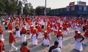 Senam akbar di Ace Hardware Living Plaza Palem Semi.(ist) Portalkota.id