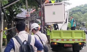 DSDABMBK Tangsel Putus Kabel Udara Belasan Provider di Ciater.(ist) Portalkota.id