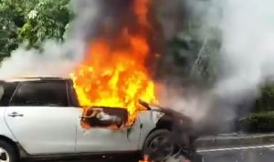 Mobil terbakar akibat kecelakaan beruntun di Serpong.(ist) Portalkota.id