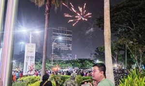 Suasana pergantian tahun 2024 di Living World Alam Sutera.(eka) Portalkota.id
