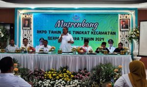 Wali Kota Tangsel, Benyamin Davnie sedang sambutan di Musrenbang tingkat Kecamatan Serpong Utara.(riski) Portalkota.id