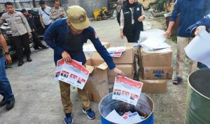 KPU Tangsel Musnahkan Puluhan Ribu Surat Suara Rusak di Gudang Logistik.(riski) Portalkota.id