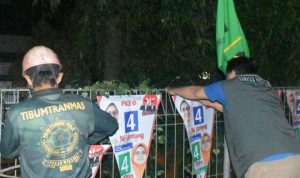 Penertiban APK di Tangsel.(Dok. Bawaslu Tangsel) Portalkota.id