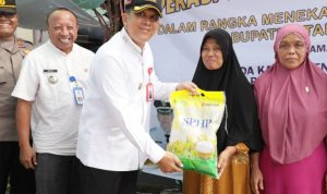 Pj Andi Ony Buka Operasi Pasar Beras Murah di Pasar Sentiong Balaraja.(ist) Portalkota.id