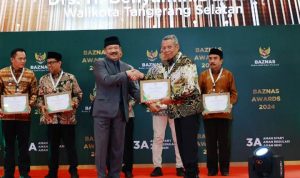 Wali Kota Tangsel Raih Penghargaan Kepala Daerah Pendukung Pengelolaan Zakat Terbaik.(ist) Portalkota.id