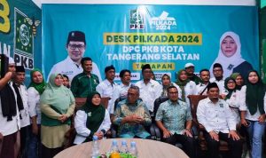 Pasangan Bacawalkot dari petahana, Benyamin - Pilar saat mengembalikan formulir ke DPC PKB Tangsel.(riski) Portalkota.id