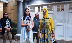 Airin Rachmi Diany saat melakukan Coklit di rumahnya wilayah Alam Sutera, Serpong Utara.(riski) Portalkota.id