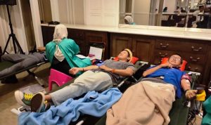 Memperingati HUT ke-79 RI, Hotel Santika Premiere Bintaro Gelar kegiatan Donor Darah.(riski) Portalkota.id