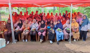 KWT binaan IKPP Tangerang sedang berkumpul mengikuti kegiatan Hari Aids Sedunia tahun 2024.(ris) Portalkota.id