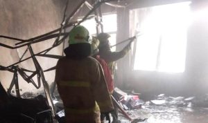 Proses pemadaman kebakaran di UIN Jakarta oleh Damkar Tangsel.(ist) Portalkota.id