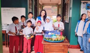 Rayakan HUT ke-50, IWAPI Tangsel Beri Makan Bergizi Gratis di SDIT Mitra Cendekia.(ist) Portalkota.id