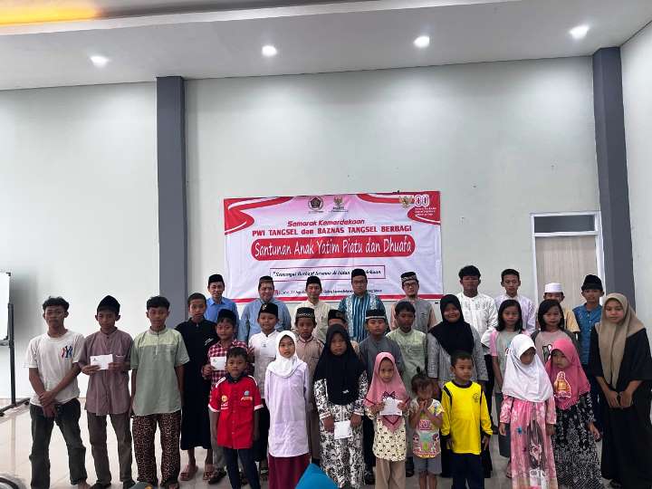 PWI Tangsel dan Baznas Semarakkan Kemerdekaan dengan Santunan Anak Yatim dan Dhuafa.(Foto: Istimewa) Portalkota.id