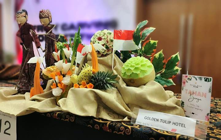 Karya Juara pertama fruit carving competition dari Golden Tulip Hotel.(Foto: Ris/Portalkota.id) Portalkota.id
